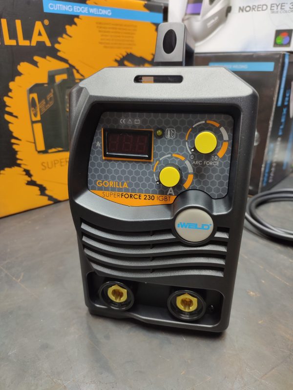 Iweld Gorilla SuperForce 230 — aparat za elektrodu 215 A