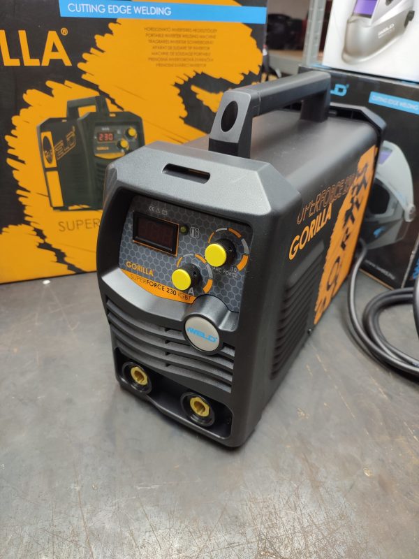 Iweld Gorilla SuperForce 230 — aparat za elektrodu 215 A