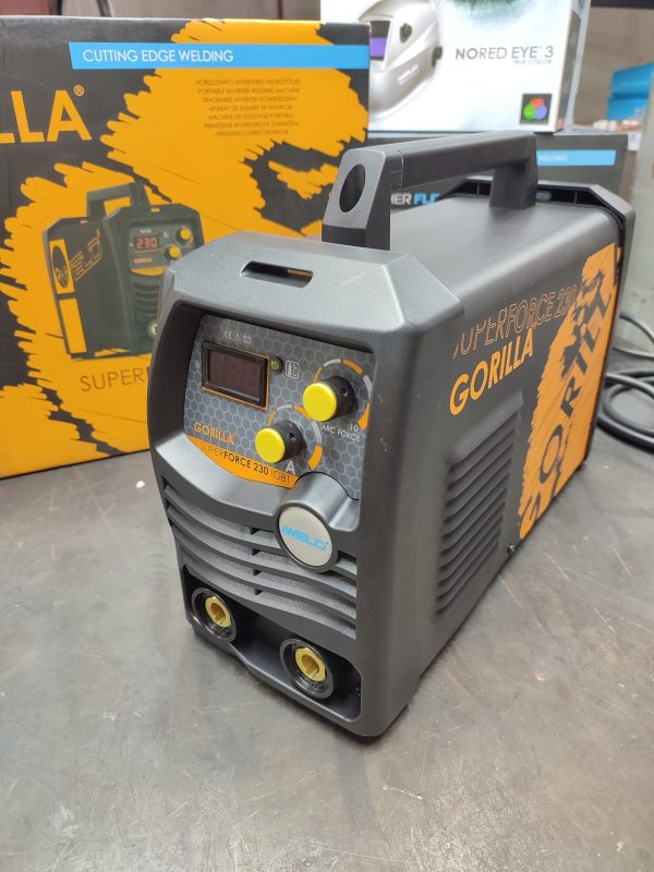 Iweld Gorilla SuperForce 230 — aparat za elektrodu 215 A