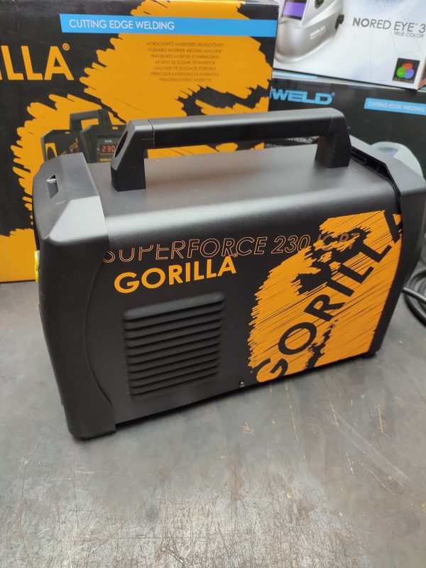 Iweld Gorilla SuperForce 230 — aparat za elektrodu 215 A