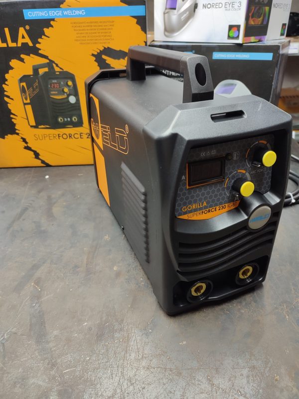 Iweld Gorilla SuperForce 230 — aparat za elektrodu 215 A