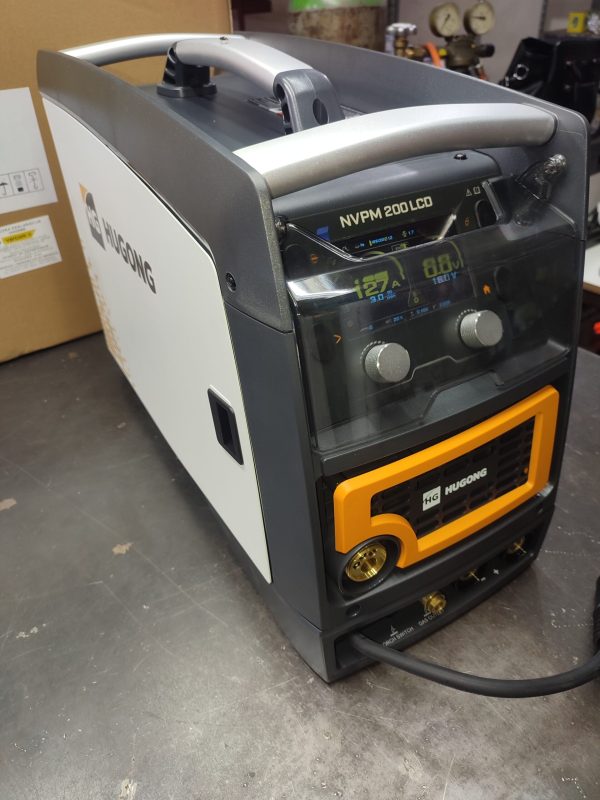 NVPM200LCDFOTO Hugong NVPM 200 LCD — MIG/MAG puls 200 A